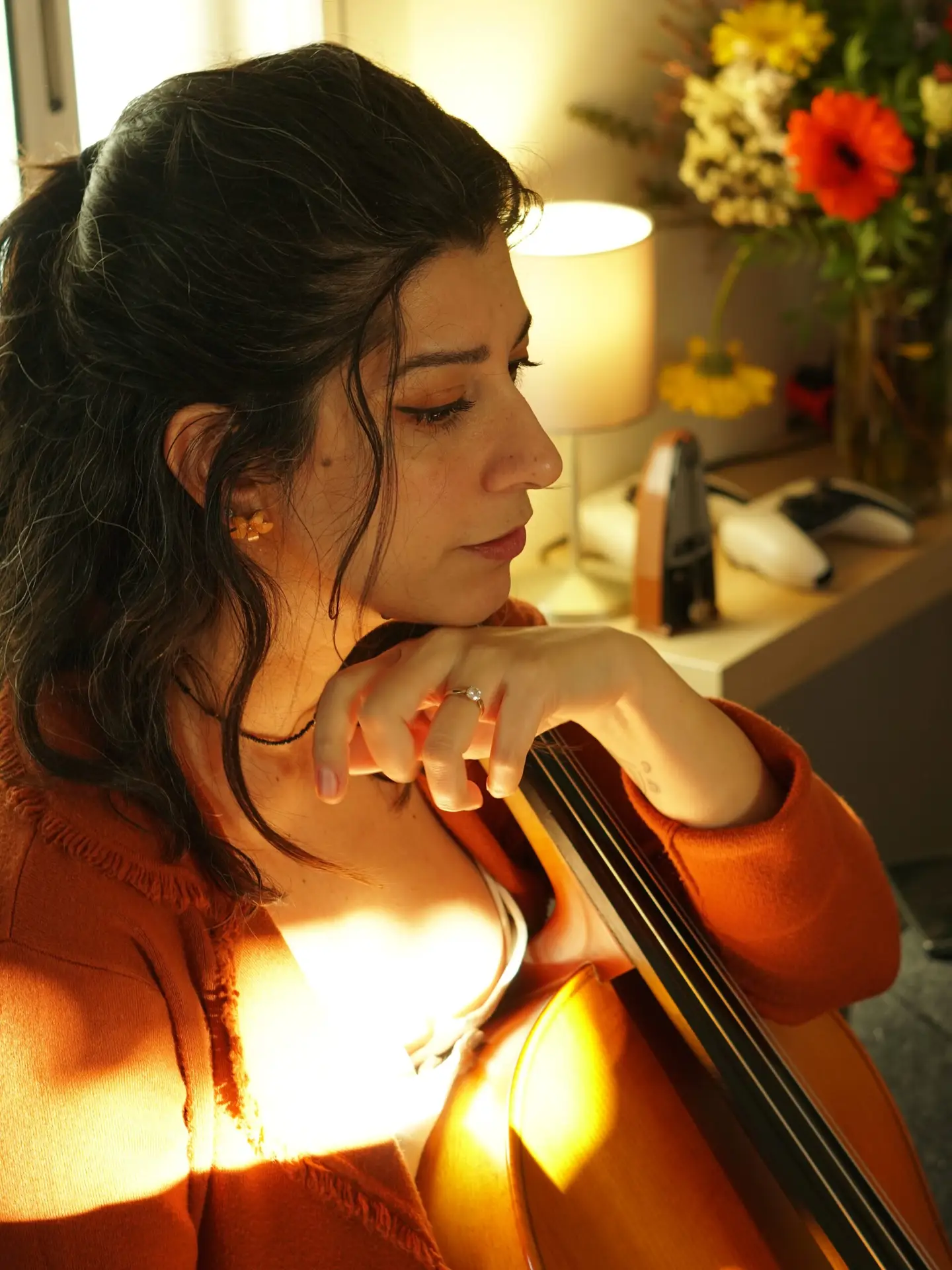 Lamis, cellist in Flan music group